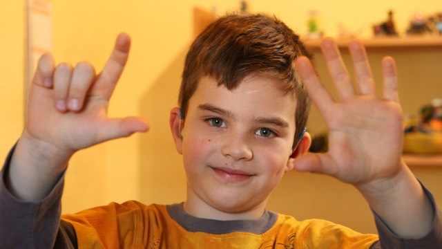 sehen-statt-hoeren-fruehkindlicher-spracherwerb-148~_h-360_v-img__16__9__xl_w-640_-6ecbffbf3dd98a5c8156e3adec8a912f72d7fccc